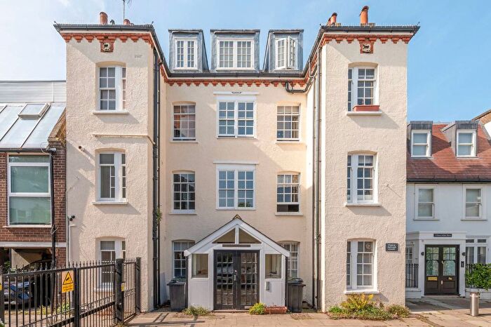 1 Bedroom Flat To Rent In Prince Arthur Mews, Hampstead, London, NW3