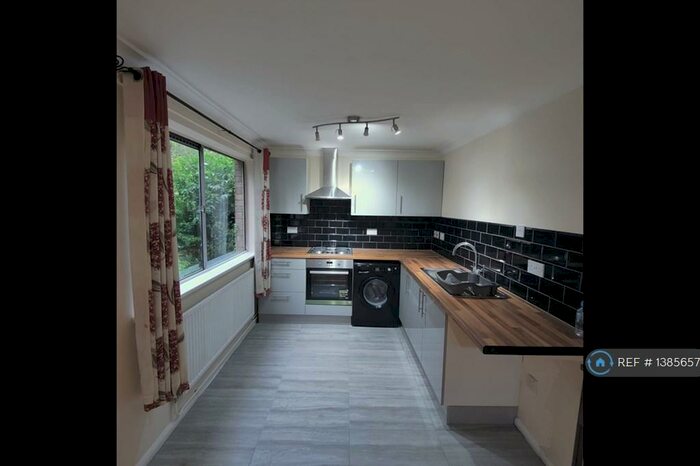3 Bedroom Flat To Rent In Mitcham Walk, Aylesbury, HP19