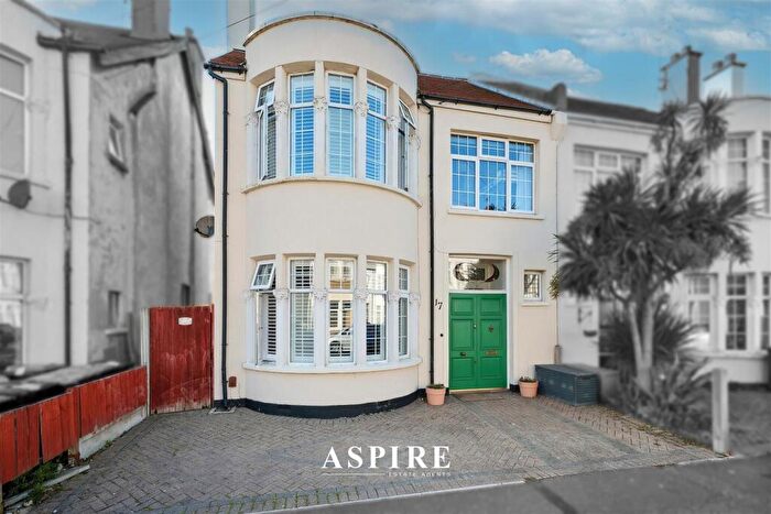 4 Bedroom Semi-Detached House For Sale In Cotswold Road, Westcliff-On-Sea, SS0