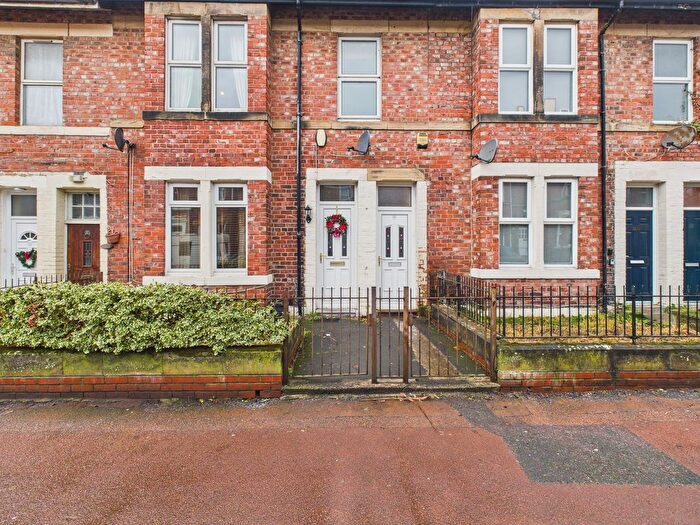 3 Bedroom Flat For Sale In Rodsley Avenue, Gateshead, NE8