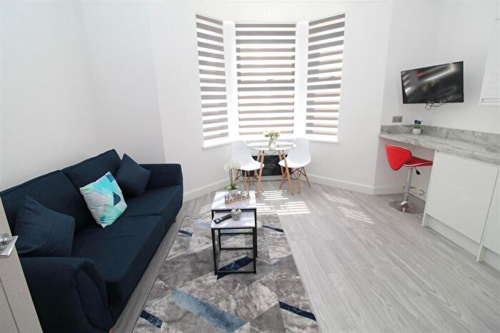 1 Bedroom Flat To Rent In Albany Road, Roath, Cardiff, CF24