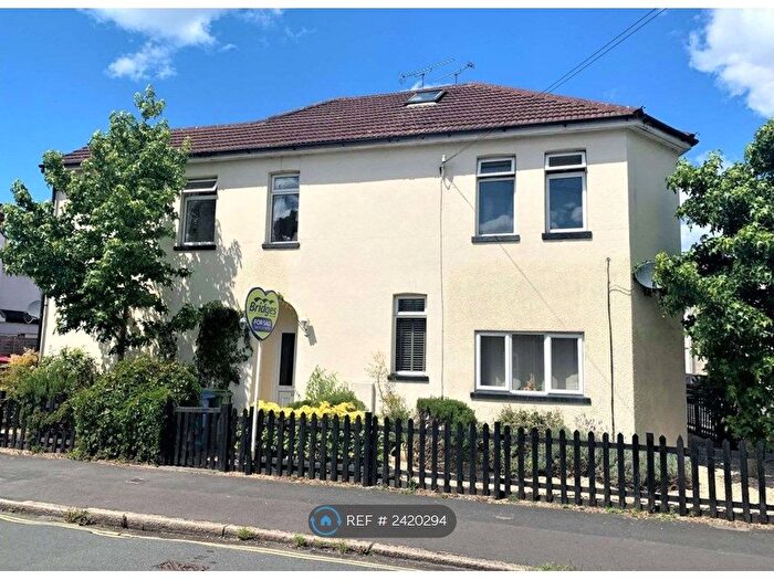 2 Bedroom Flat To Rent In St. Michaels Road, Aldershot, GU12