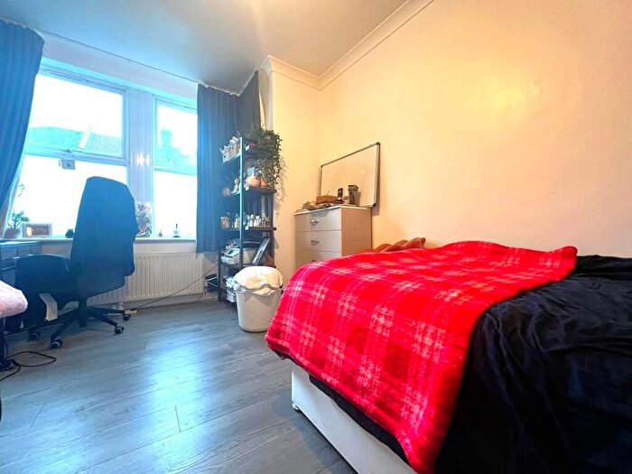 3 Bedroom Flat To Rent In Stanhope Gardens, London, N4