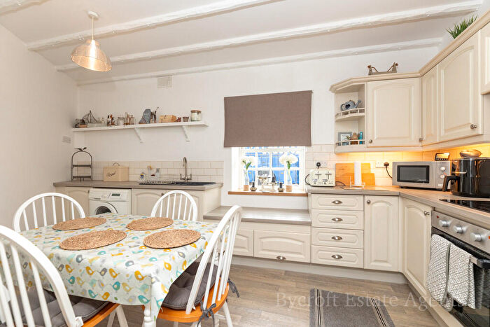 2 Bedroom Cottage For Sale In Yarmouth Road, Ormesby, NR29