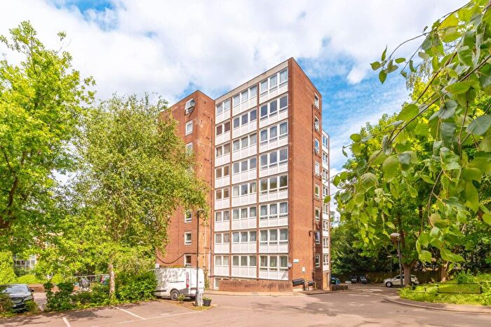2 Bedroom Flat To Rent In College Road, Crystal Palace, London, SE19