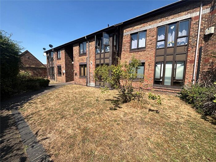 1 Bedroom Apartment To Rent In Gateway, Weybridge, Surrey, KT13
