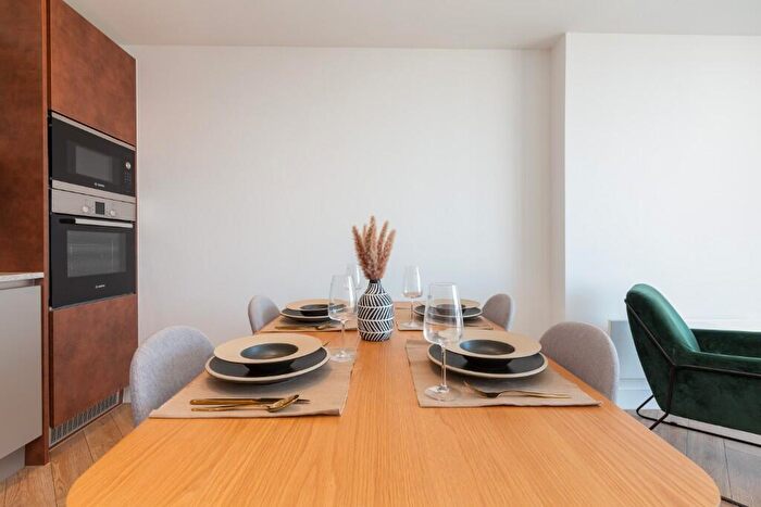 2 Bedroom Flat To Rent In Anaconda Cut, Greengate, M3