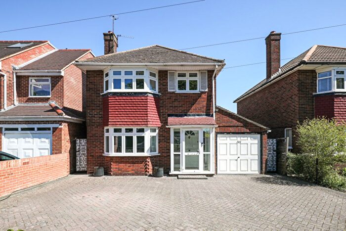 3 Bedroom Detached House For Sale In Buckingham Road, Hampton, TW12