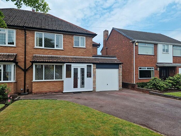 3 Bedroom Semi-Detached House To Rent In Bedford Drive, Sutton Coldfield, B75