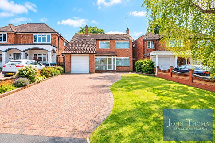 3 Bedroom Detached House For Sale In Tomswood Road, Chigwell, Essex, IG7