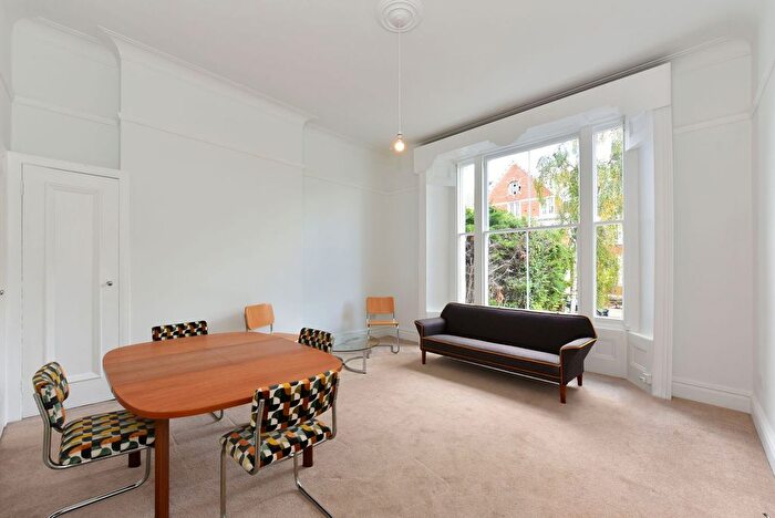 2 Bedroom Flat To Rent In Rosslyn Hill, Hampstead, NW3