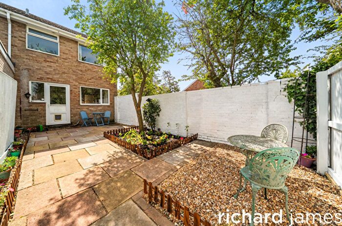 2 Bedroom End Terrace House For Sale In Aspen Close, Royal Wootton Bassett, SN4