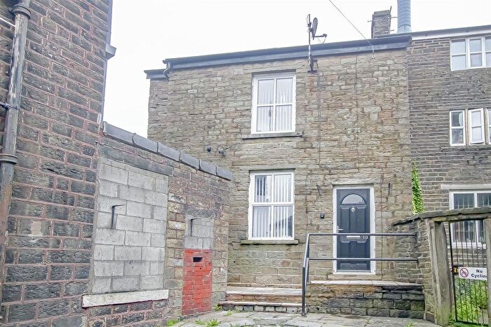 2 Bedroom Property To Rent In Deardengate, Haslingden, Rossendale, BB4