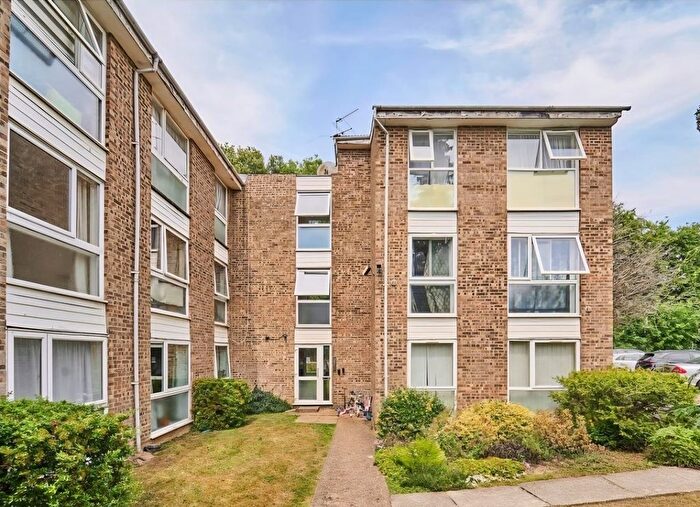 2 Bedroom Flat For Sale In Oakley Close, Isleworth, TW7