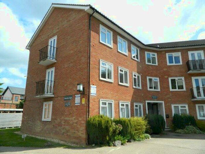 1 Bedroom Flat To Rent In Waverley Court, RH12