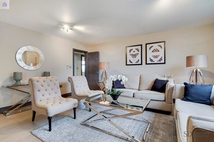 3 Bedroom Flat To Rent In St Johns Wood Park London, NW8