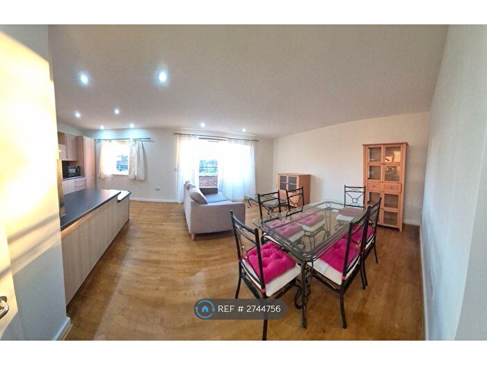 2 Bedroom Flat To Rent In Mill Pond Close, London, SW8