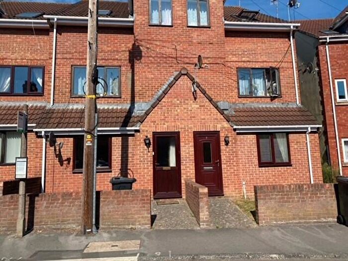 1 Bedroom Flat To Rent In Beer Street, Yeovil, BA20