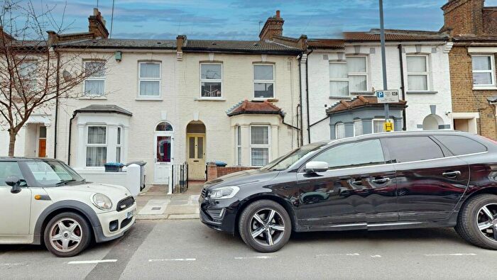 1 Bedroom Flat For Sale In Chaplin Road, Willesden, London, NW2