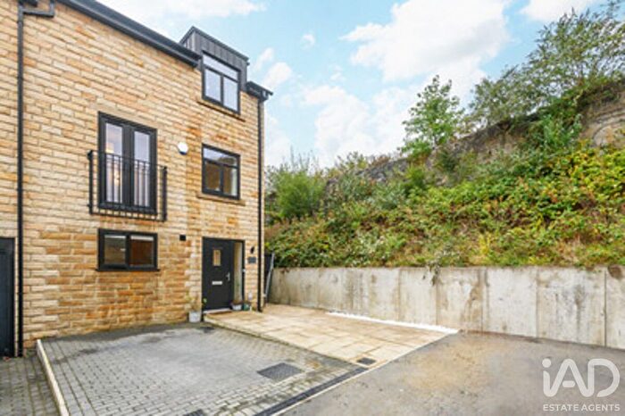 4 Bedroom Semi Detached House For Sale In Cinder Close, Todmorden, OL14