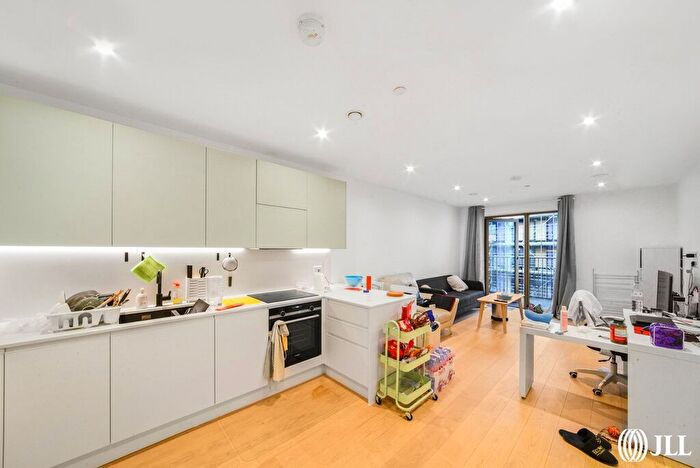 1 Bedroom Flat To Rent In Capital Interchange Way, Brentford, TW8