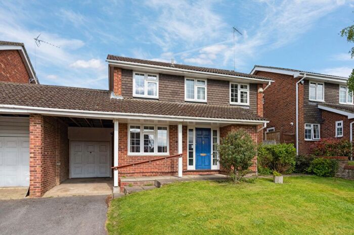 4 Bedroom Link Detached House For Sale In Deanacre Close, Chalfont St. Peter, Buckinghamshire, SL9