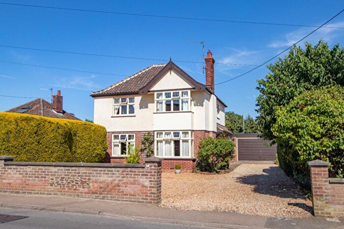 3 Bedroom Detached House For Sale In Lynn Road, Dersingham, King's Lynn, Norfolk, PE31