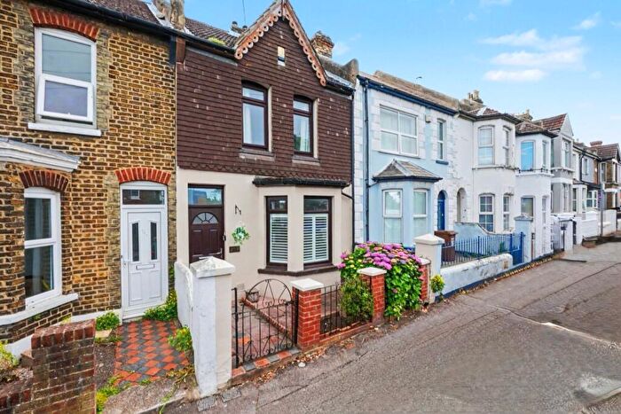 3 Bedroom Terraced House For Sale In Marlborough Road, Gillingham, ME7