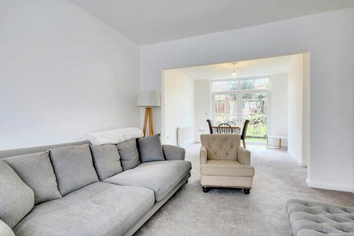 3 Bedroom Semi-Detached House To Rent In Greenhill Road, Leicester, LE2