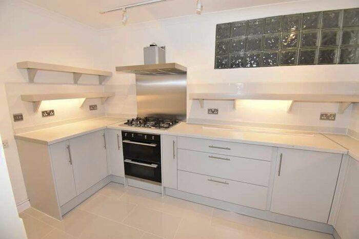 2 Bedroom Flat To Rent In Bennett Park, Blackheath, SE3