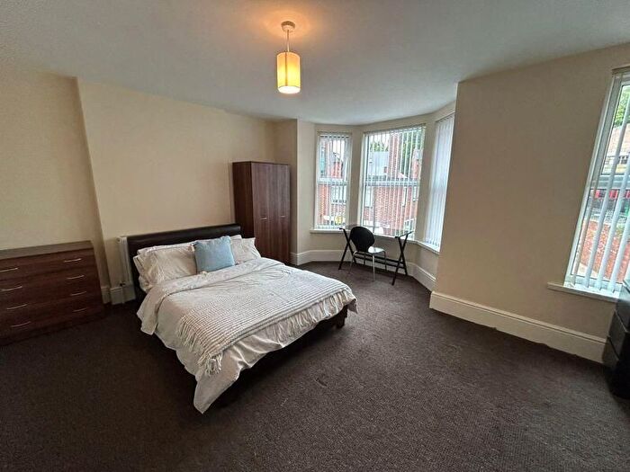 6 Bedroom Semi Detached House To Rent In Douglas Road, Nottingham, NG7