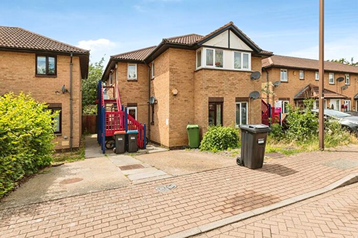 1 Bedroom Apartment For Sale In Pomander Crescent, Walnut Tree, Milton Keynes, MK7