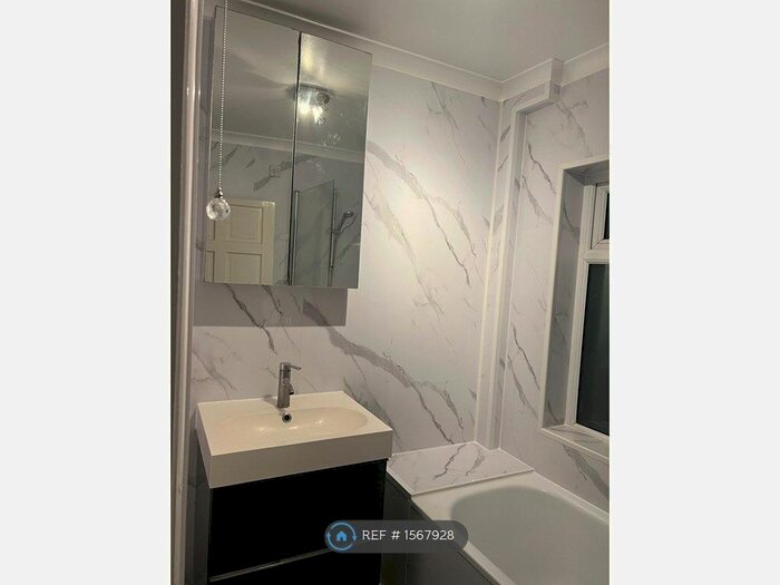 3 Bedroom Semi-Detached House To Rent In Colindeep Lane, Hendon London, NW4