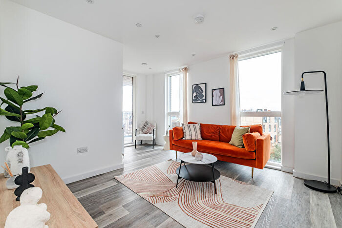 2 Bedroom Flat For Sale In Copeland Road, London, SE15