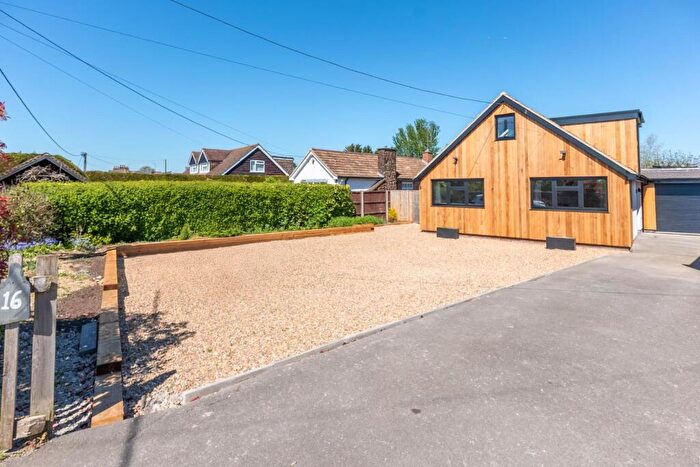 4 Bedroom Chalet For Sale In The Rye, Eaton Bray, LU6