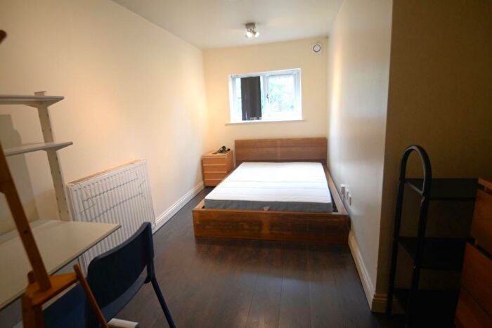 3 Bedroom Flat To Rent In Wellington Road, Fallowfield, Manchester, M14