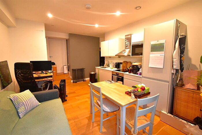 1 Bedroom Flat To Rent In High Street, Maidenhead, SL6