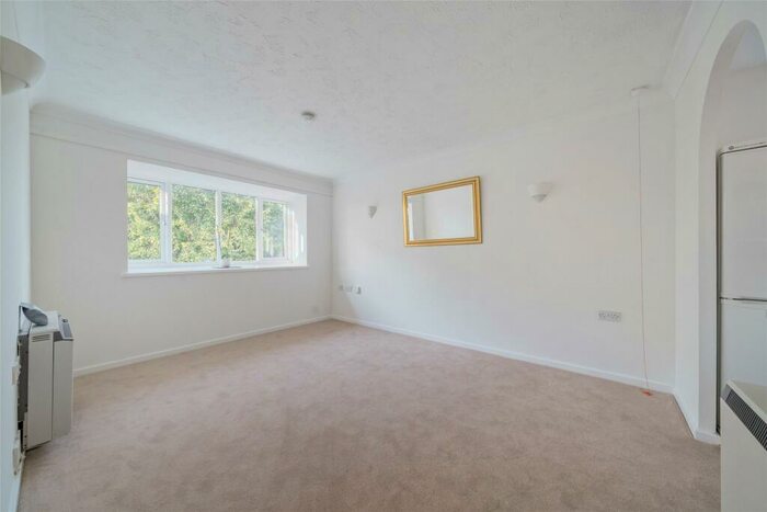 1 Bedroom Apartment For Sale In Wordsworth Drive, Cheam, Sutton, SM3