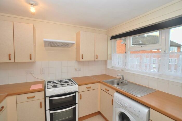 1 Bedroom Flat To Rent In Kennedy Court, Whinbush Road, Hitchin, SG5