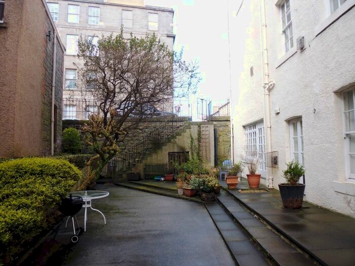 2 Bedroom Flat To Rent In , St Stephen Street, Edinburgh, EH3