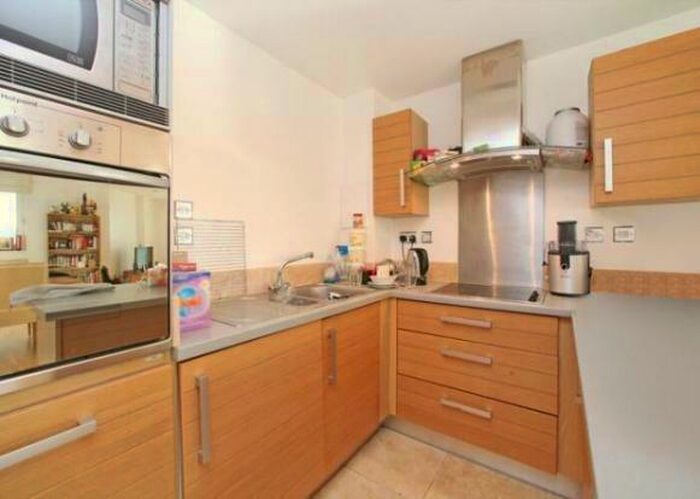 1 Bedroom Flat To Rent In City Tower, Limeharbour, Cross Harbour, South Quay, Canary Wharf, London, E14