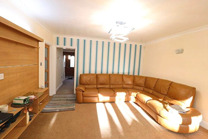 5 Bedroom Semi-Detached House To Rent In Plumer Road, High Wycombe, HP11