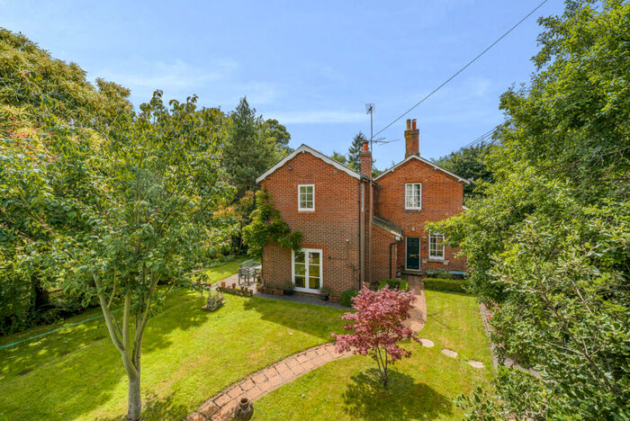 4 Bedroom Detached House For Sale In Mill Lane, Henley-on-Thames, Oxfordshire, RG9