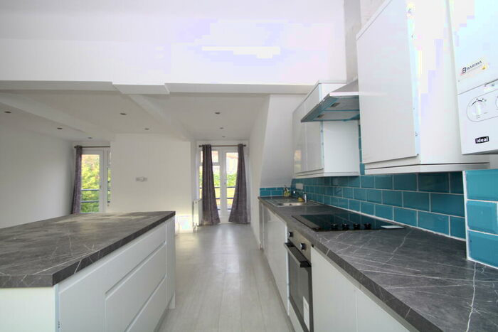 2 Bedroom Penthouse To Rent In Foxley Lane, Purley, CR8