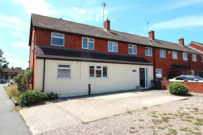 4 Bedroom End Of Terrace House To Rent In Whitmore Way, SS14