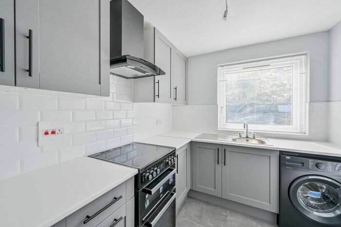 1 Bedroom Flat To Rent In Devonshire Road, London, Colliers Wood, London, SW19