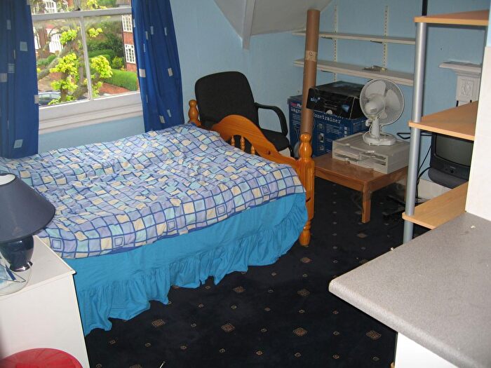 Studio To Rent In Very Near Hastings Road Area, Ealing West, W13