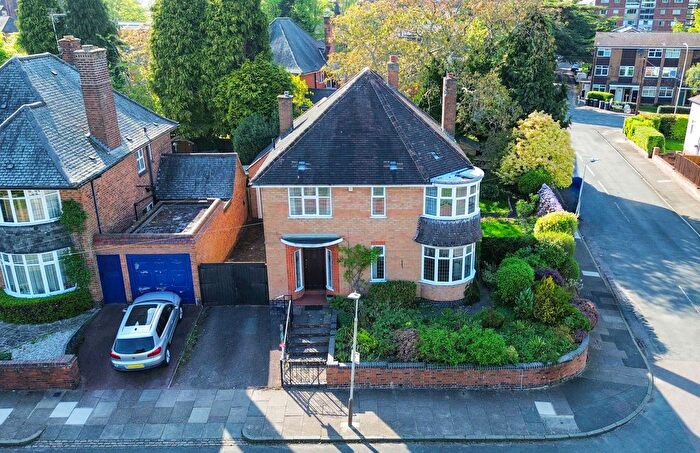 4 Bedroom Detached House For Sale In Elmsleigh Avenue, Stoneygate, Leicester, LE2