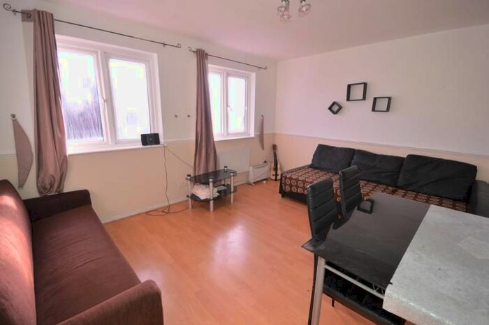1 Bedroom Maisonette To Rent In Boultwood Road, Beckton, London E6