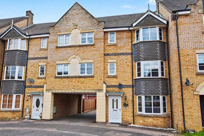 5 Bedroom Terraced House For Sale In Foxfield Way, Grange Park, Northampton, NN4